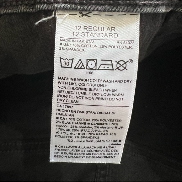 Old Navy Black Distressed Boyfriend Jean Shorts Relaxed Fit - Picture 5 of 8